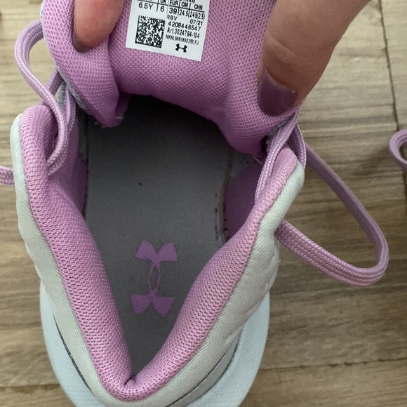 Girls Basketball shoes - Picture 8 of 9